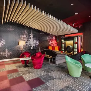 4* מלון Ikonik Parlament
